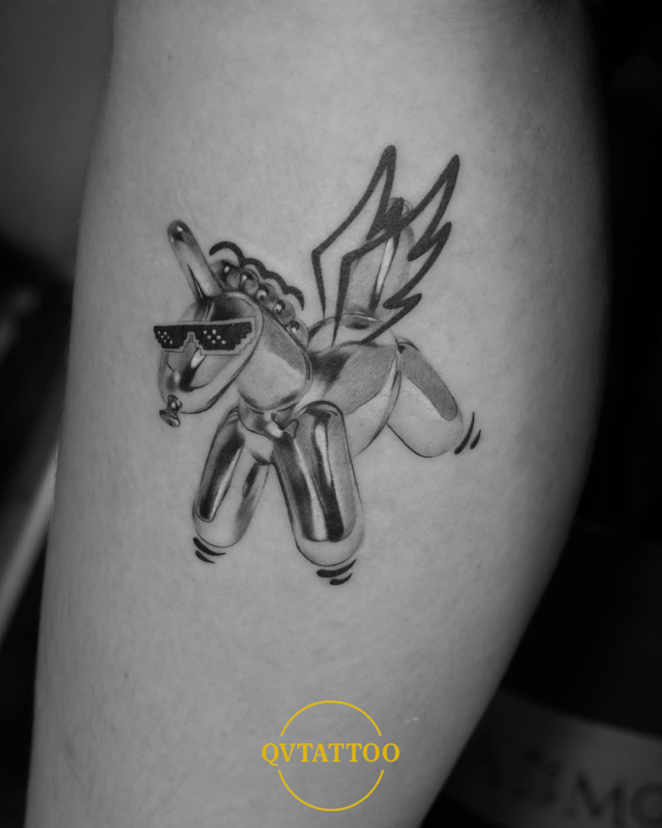 Minimalist surreal symbolism tattoo with geometric shapes – Tattoo Studio District 3