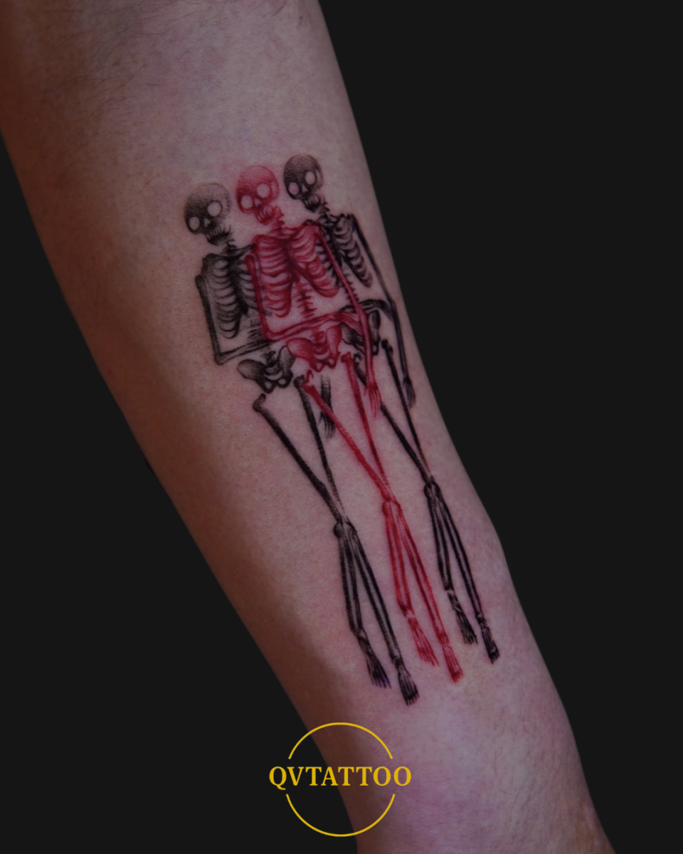 Tattoo artist creating surreal symbolism tattoo with dreamlike motifs – Tattoo Studio District 3