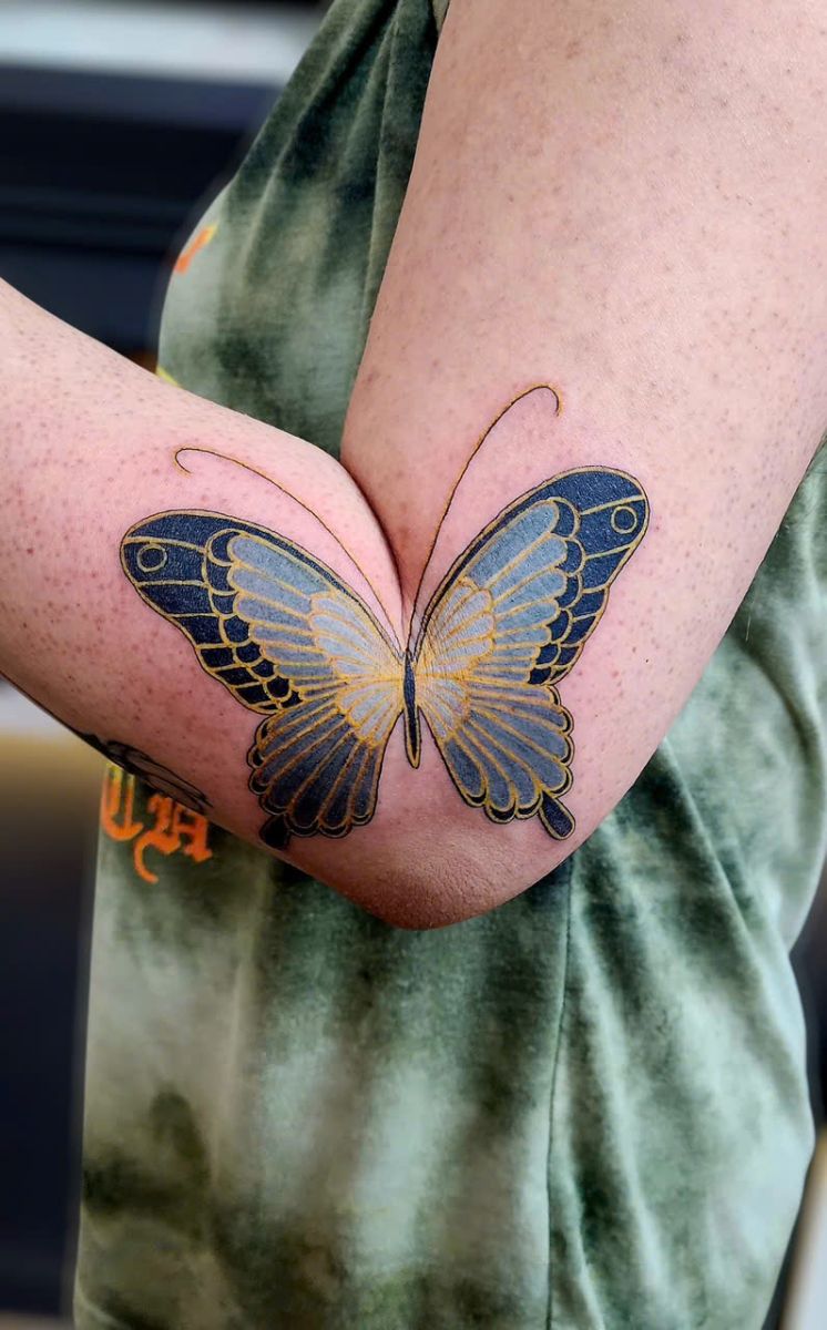 Delicate wrist tattoo created by professional artists in District 3